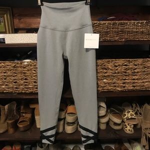 NWT High Waisted Capri Beyond Yoga Leggings